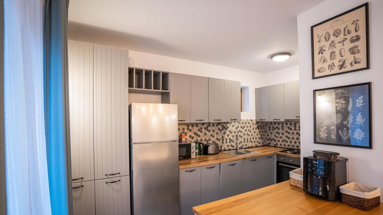 Family Treez Premium Apartments 포이아나브라소프 외부 사진