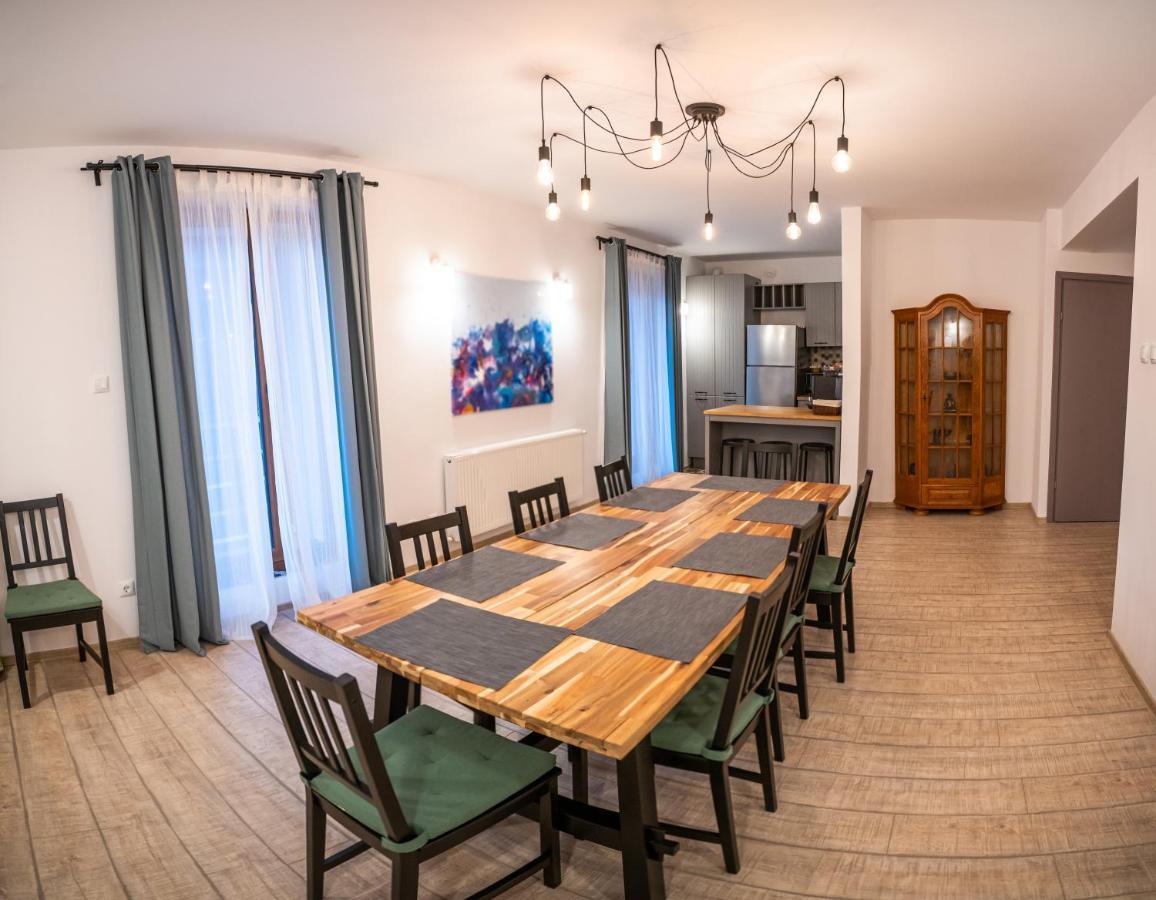 Family Treez Premium Apartments 포이아나브라소프 외부 사진