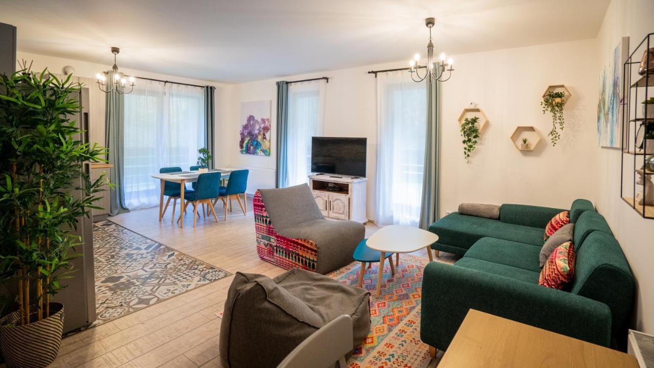 Family Treez Premium Apartments 포이아나브라소프 외부 사진