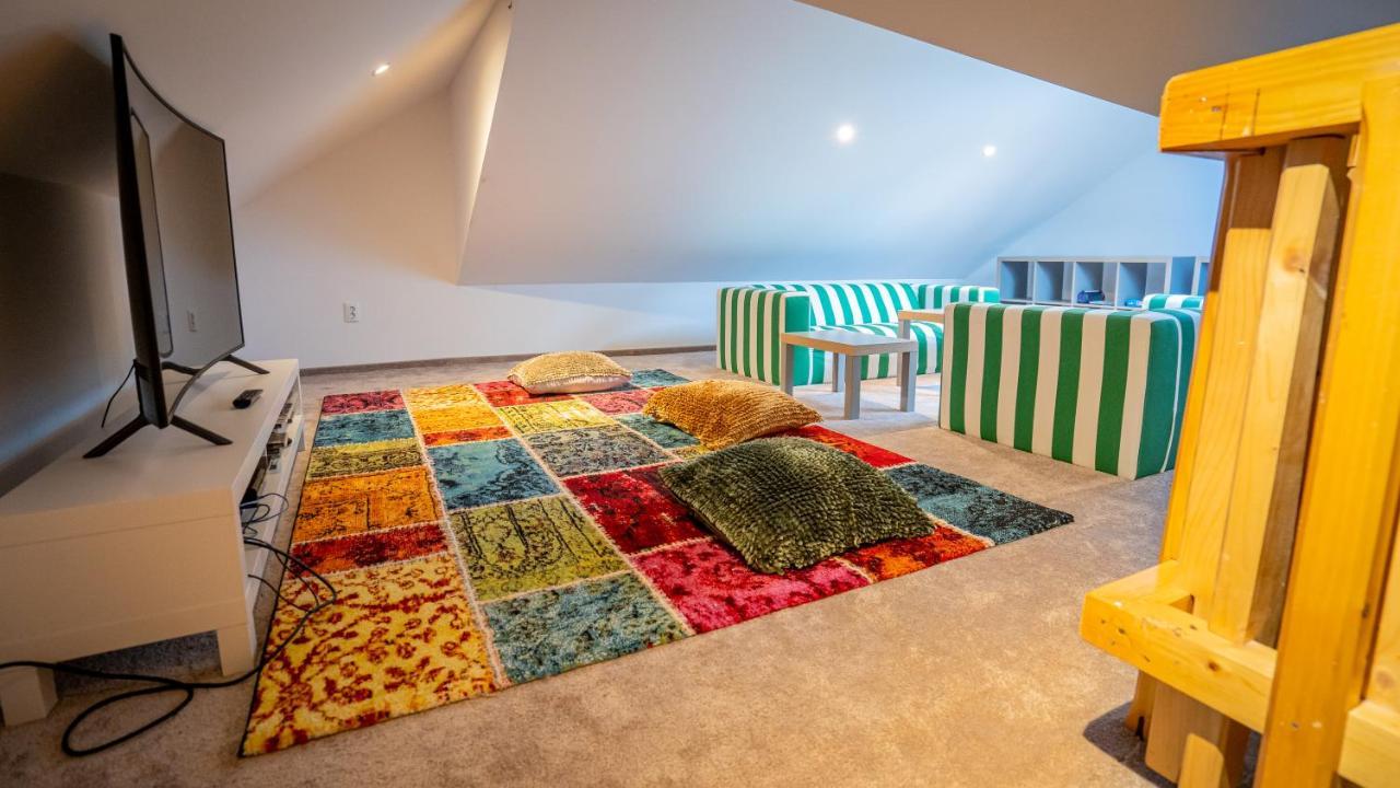 Family Treez Premium Apartments 포이아나브라소프 외부 사진