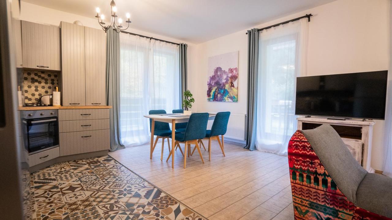 Family Treez Premium Apartments 포이아나브라소프 외부 사진