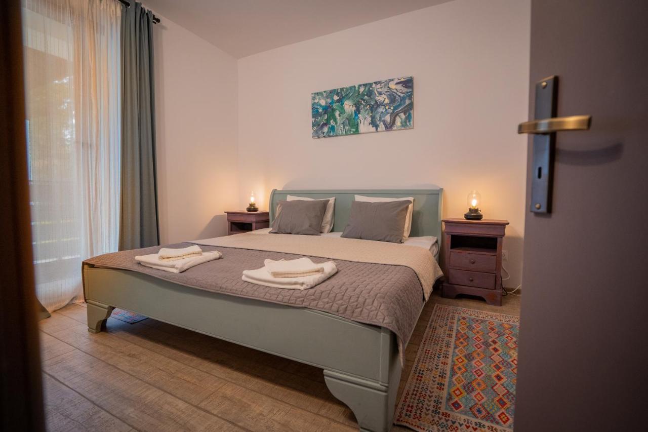 Family Treez Premium Apartments 포이아나브라소프 외부 사진