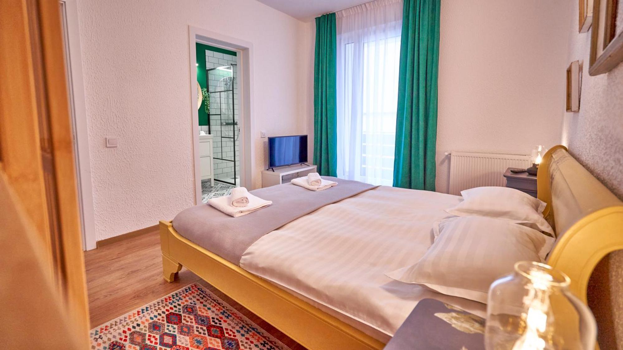 Family Treez Premium Apartments 포이아나브라소프 외부 사진