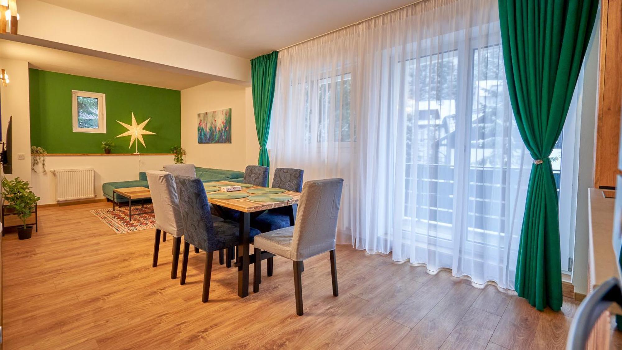 Family Treez Premium Apartments 포이아나브라소프 외부 사진