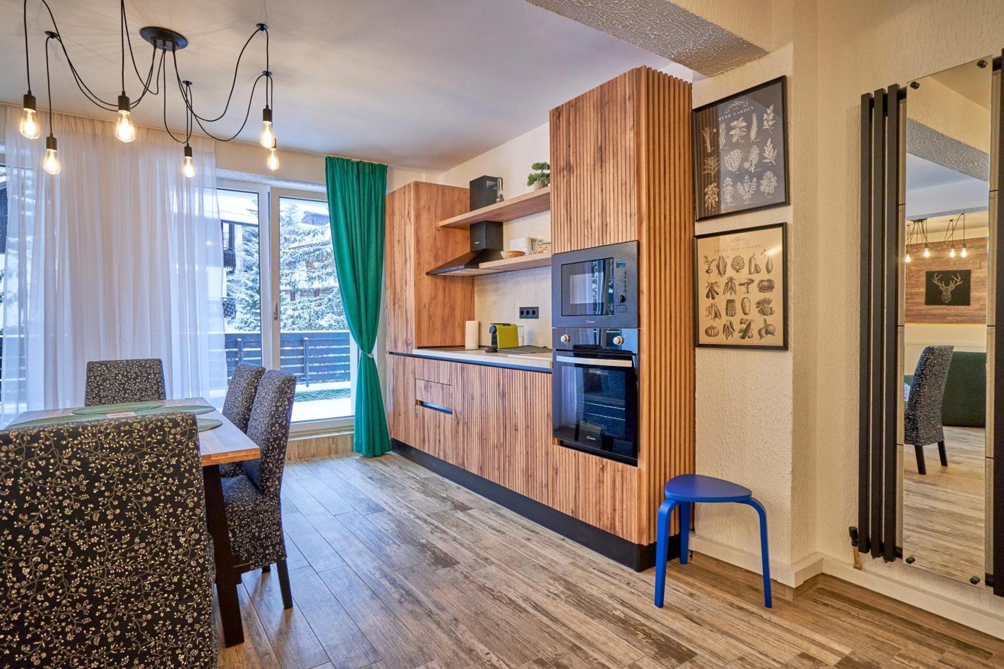 Family Treez Premium Apartments 포이아나브라소프 외부 사진