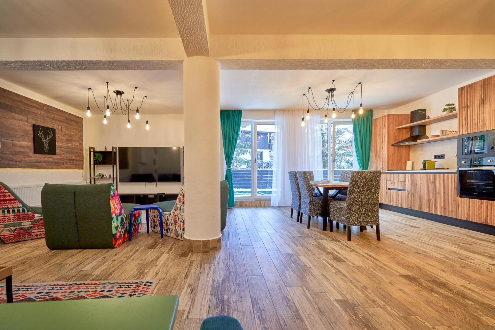 Family Treez Premium Apartments 포이아나브라소프 외부 사진