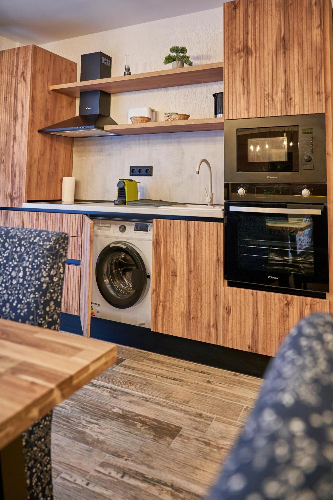 Family Treez Premium Apartments 포이아나브라소프 외부 사진